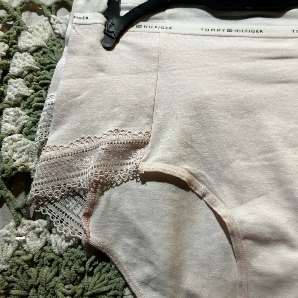 Tommy Hilfiger 3pk neutral brief Panties with Lace Trim - Picture 2 of 8
